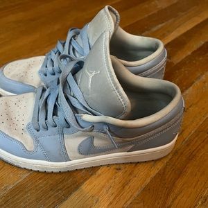 2022
Women’s Air Jordan 1 Low 'Aluminum'